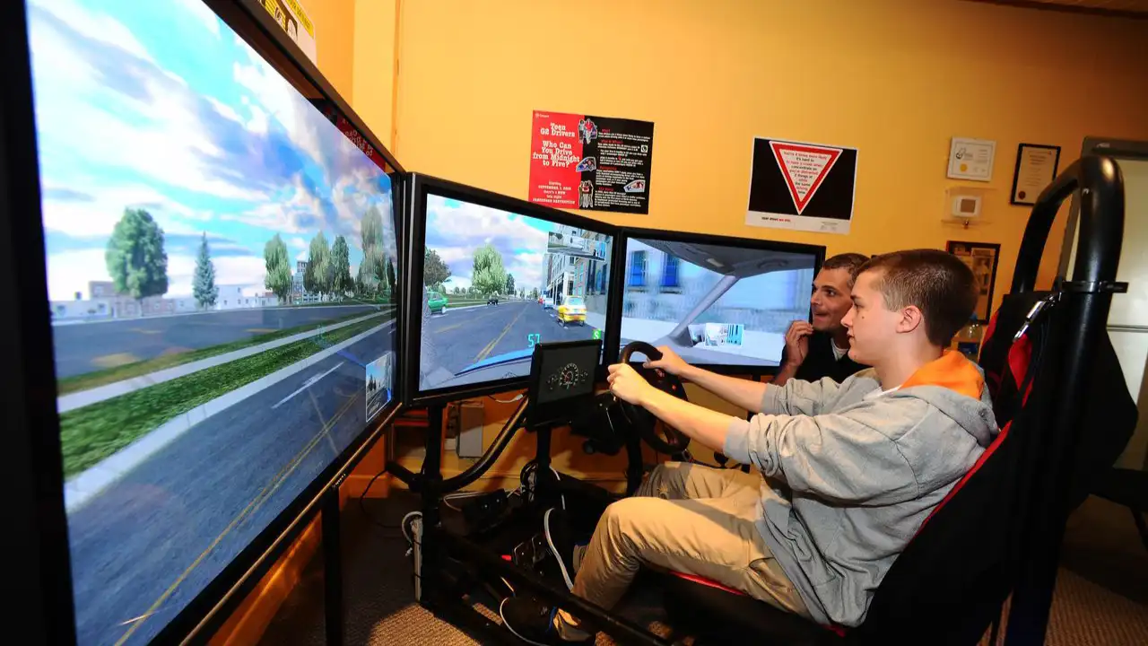 بررسی تاثیرات مثبت و منفی که شبیه سازهای رانندگی بر رفتار و مهارت های رانندگی افراد دارند!